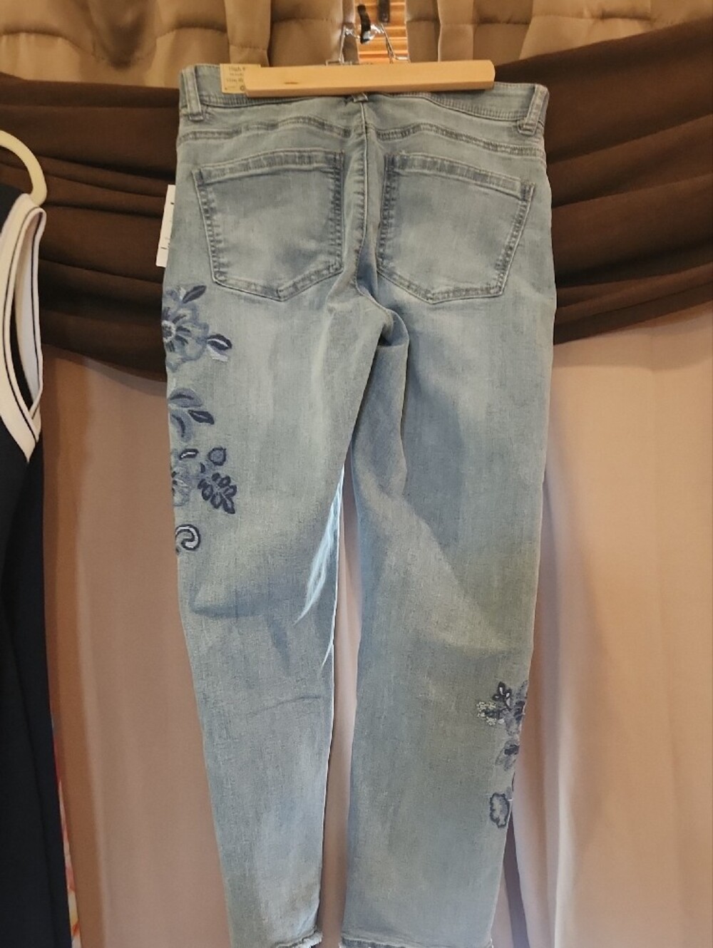 NWT Democracy Women’s Light Blue Embroidered Jeans Size 8 - Picture 4 of 6